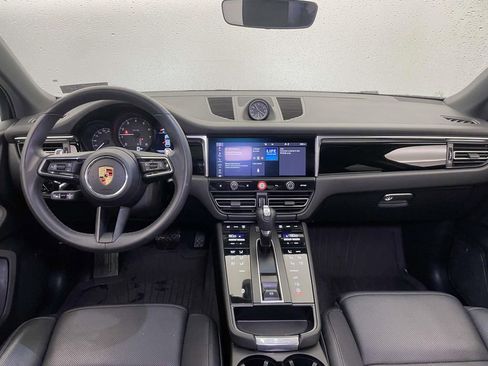 Certified 2025 Porsche Macan image 26