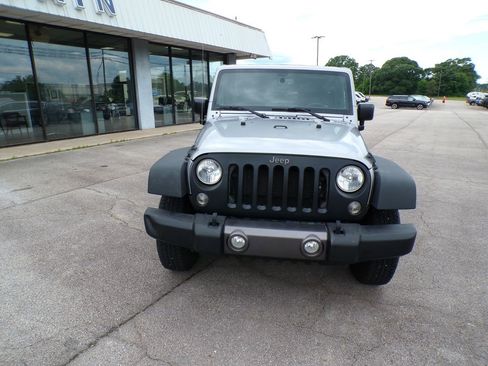 Used 2016 Jeep Wrangler Unlimited Sport AWD/4WD image 2