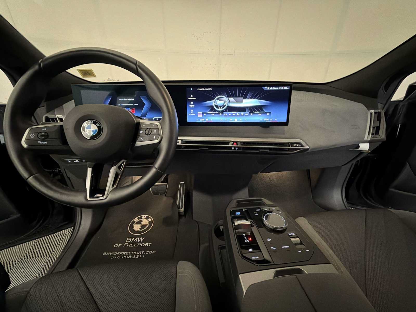 Used 2026 BMW iX xDrive60 w/ M Sport Package AWD/4WD image 17