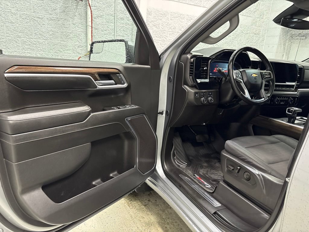 Used 2024 Chevrolet Silverado 1500 LT AWD/4WD image 15