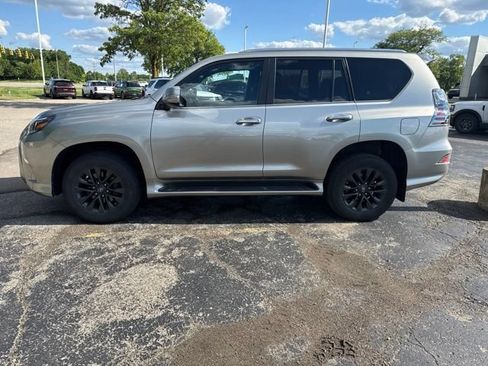 Used 2022 Lexus GX 460 Premium AWD/4WD image 3