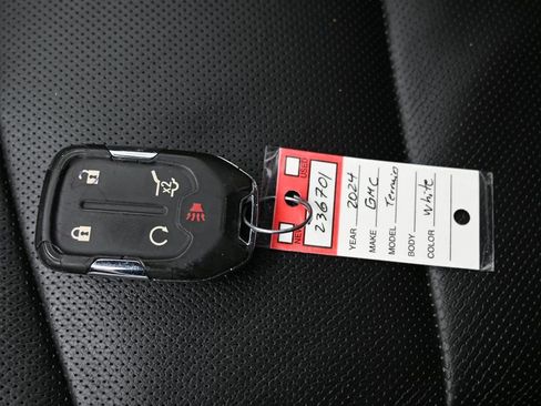 Used 2024 GMC Terrain SLT image 28