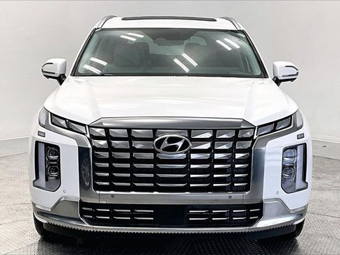 Used 2023 Hyundai Palisade Calligraphy image 3