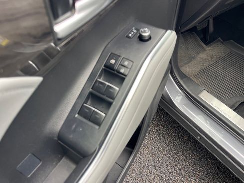 Used 2023 Toyota Highlander Platinum image 8