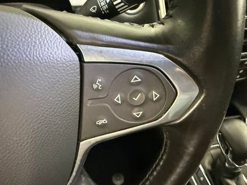 Used 2021 Chevrolet Traverse LT image 17