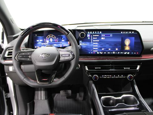 Used 2024 Chevrolet Traverse RS w/ LPO, Floor Liner Package image 2