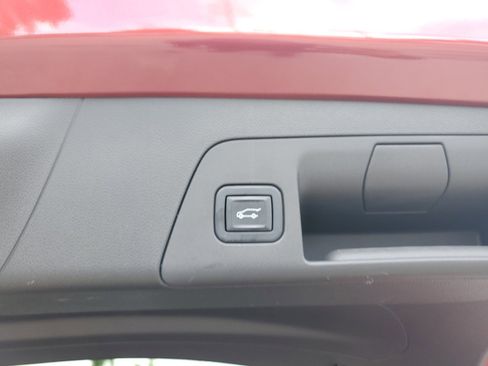 Used 2021 Buick Envision Essence w/ Technology Package I image 9