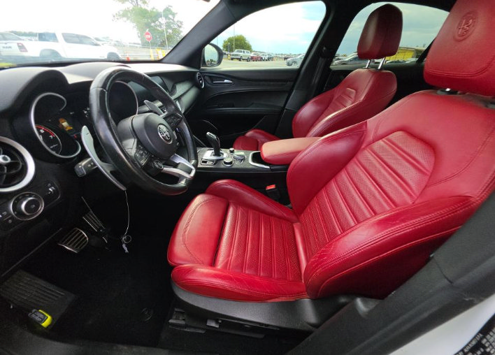 Used 2022 Alfa Romeo Stelvio Sprint RWD image 5