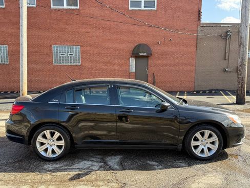Used 2013 Chrysler 200 LX image 2