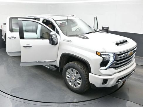 Used 2025 Chevrolet Silverado 2500 High Country w/ Technology Package image 47