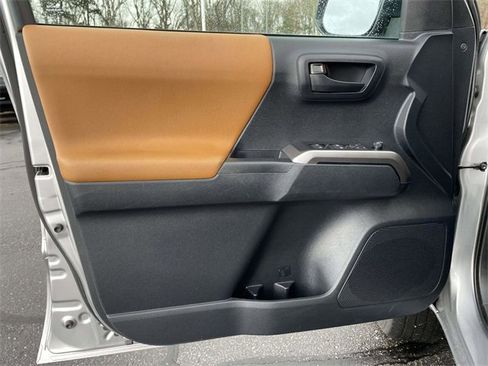 Used 2020 Toyota Tacoma SR5 image 18