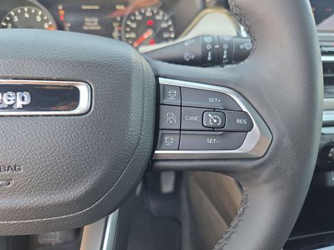 Used 2025 Jeep Compass Limited AWD/4WD image 17