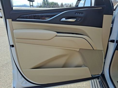 Used 2024 Cadillac Escalade ESV Premium Luxury AWD/4WD image 12