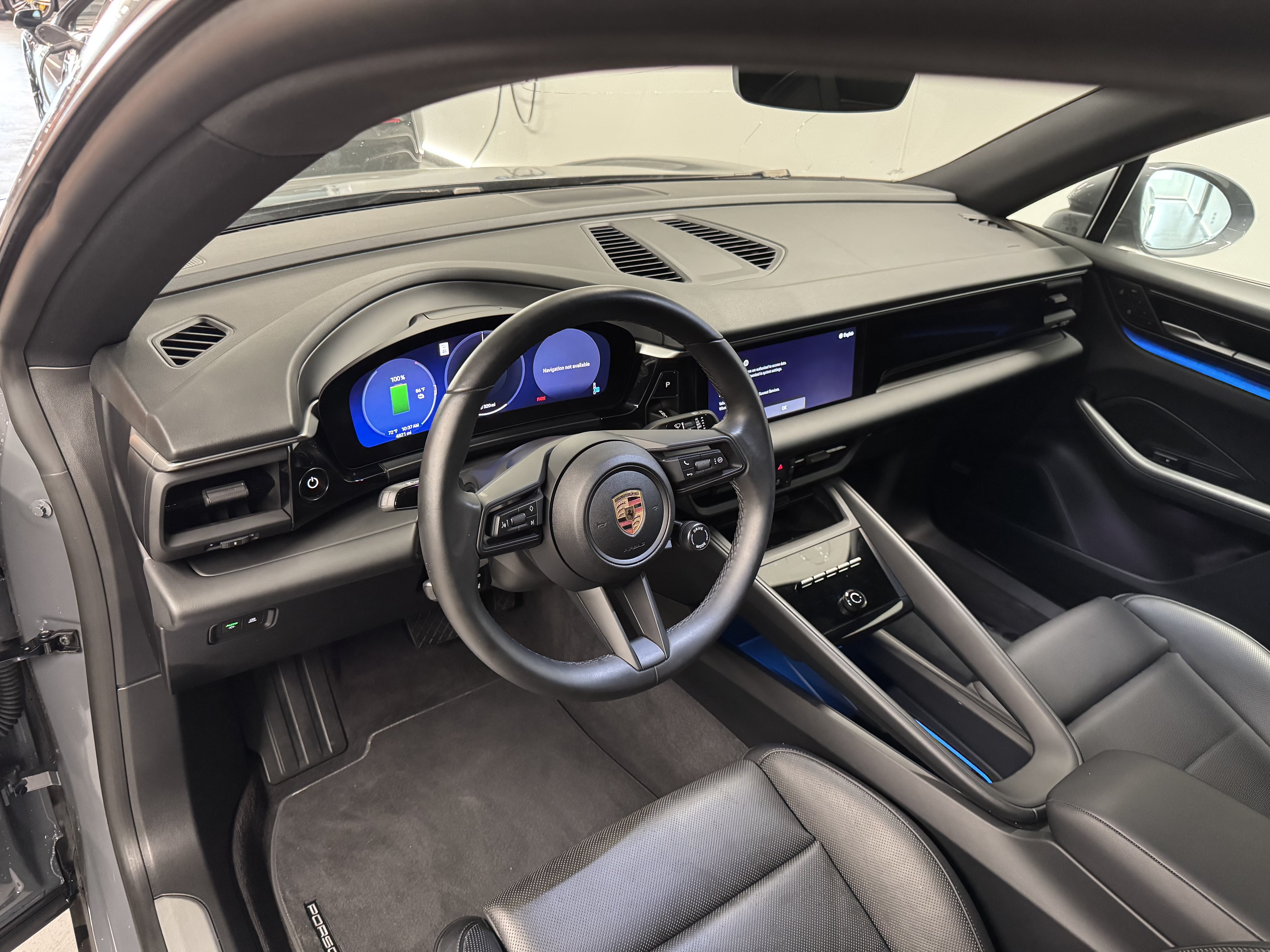 Used 2025 Porsche Macan Electric RWD image 3