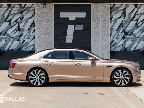 Used 2022 Bentley Flying Spur W12 image 19