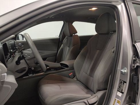 Used 2025 Hyundai Elantra SE FWD image 17