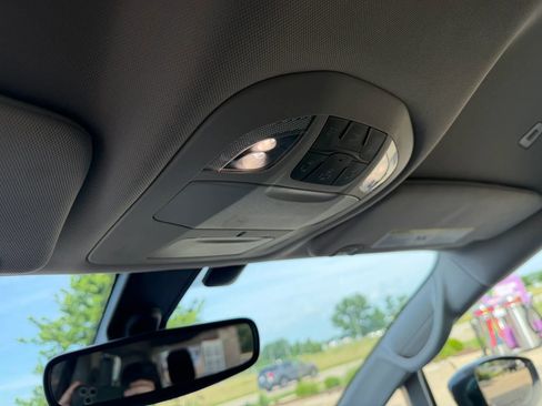 Used 2018 Chrysler Pacifica Touring-L w/ Premium Audio Group FWD image 19