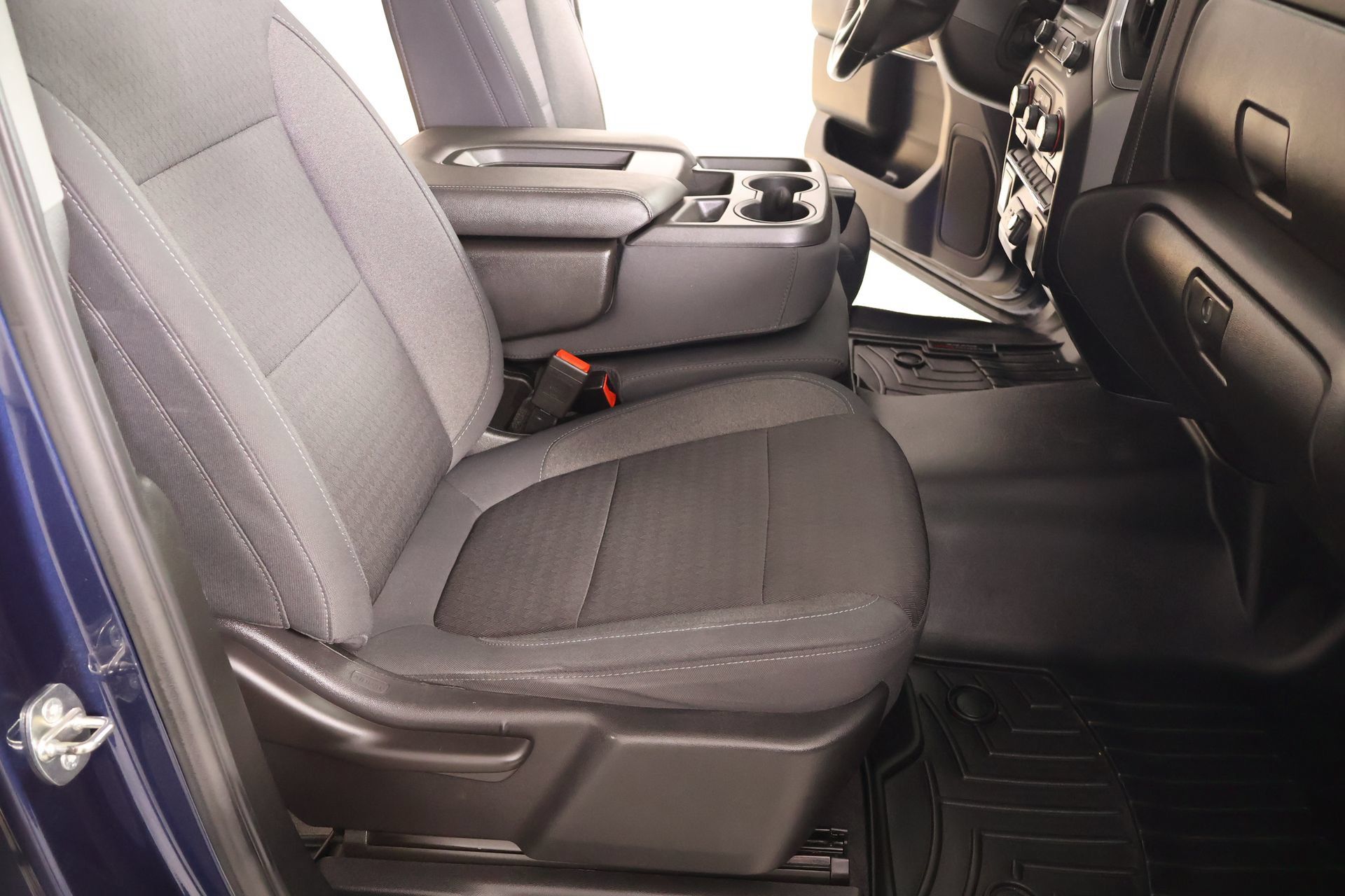 Used 2020 Chevrolet Silverado 1500 LT w/ Texas Edition AWD/4WD image 13