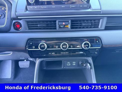 Certified 2025 Honda Pilot Sport image 37