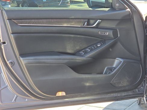 Used 2022 Honda Accord Touring image 8