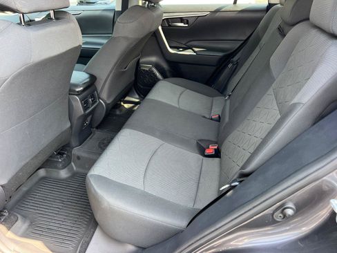 Used 2020 Toyota RAV4 XLE w/ Convenience Package FWD image 21