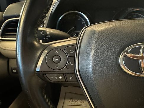 Used 2020 Toyota Camry SE FWD image 11