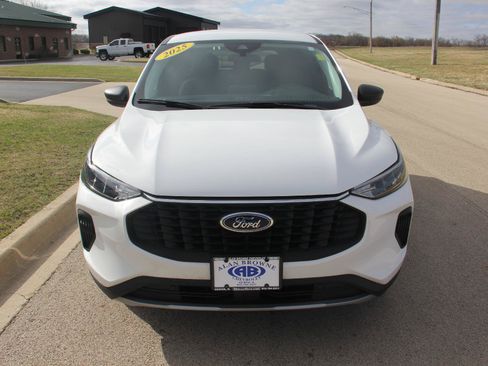 Used 2025 Ford Escape Active AWD/4WD image 3