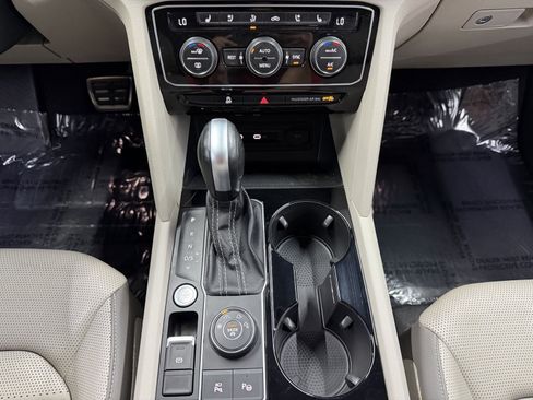 Used 2022 Volkswagen Atlas SEL Premium image 15