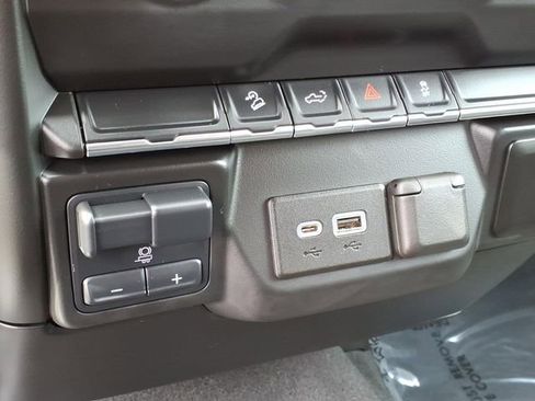 Used 2021 GMC Sierra 2500 4x4 Crew Cab w/ Convenience Package image 22