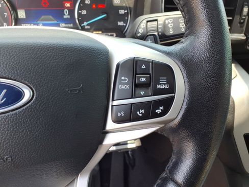 Used 2021 Ford Explorer XLT w/ Equipment Group 202A RWD image 11