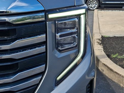 Used 2023 GMC Sierra 1500 SLT w/ SLT Premium Package AWD/4WD image 9