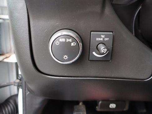 Used 2018 Chevrolet Express 2500 Extended image 17