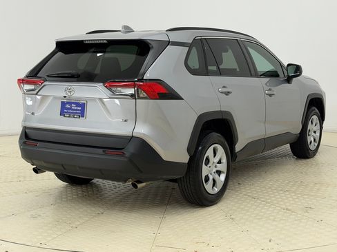 Used 2020 Toyota RAV4 LE FWD image 9