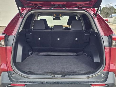 Used 2021 Toyota RAV4 XLE image 28