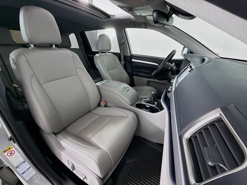 Used 2019 Toyota Highlander XLE w/ Protection Package #3 AWD/4WD image 27