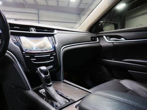 Used 2018 Cadillac XTS w/ Rear Seat Comfort Package image 22