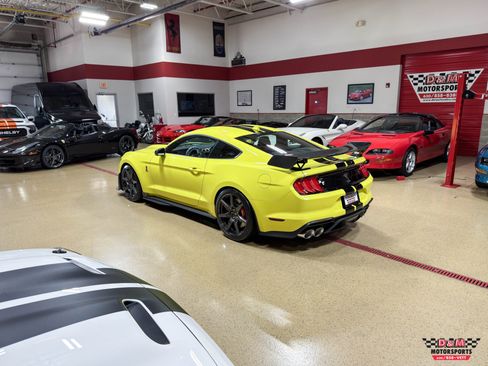 Used 2021 Ford Mustang Shelby GT500 w/ Carbon Fiber Track Pack RWD image 38