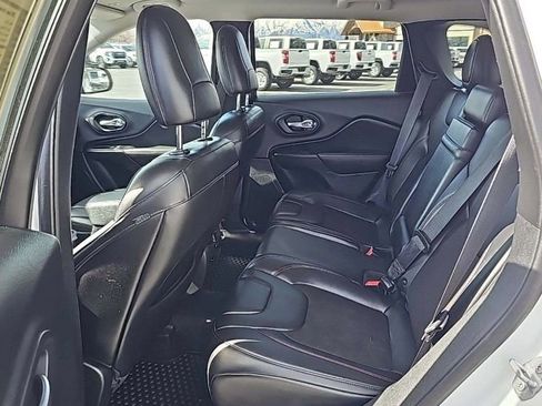 Used 2019 Jeep Cherokee Trailhawk image 20