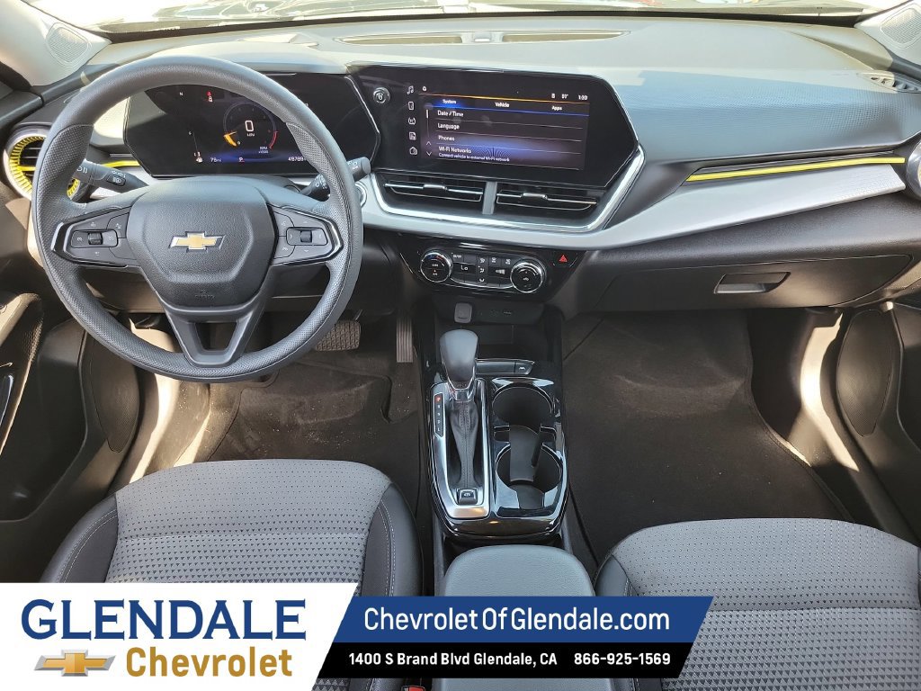 Used 2025 Chevrolet Trax LT FWD image 14