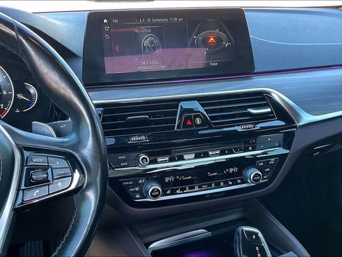 Used 2018 BMW 530i w/ Luxury Seating Package image 6