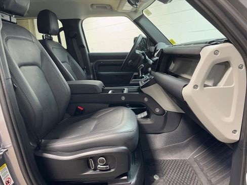 Used 2023 Land Rover Defender 130 SE image 36