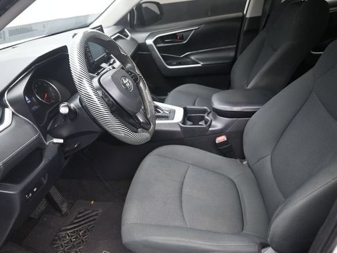 Used 2020 Toyota RAV4 LE FWD image 12