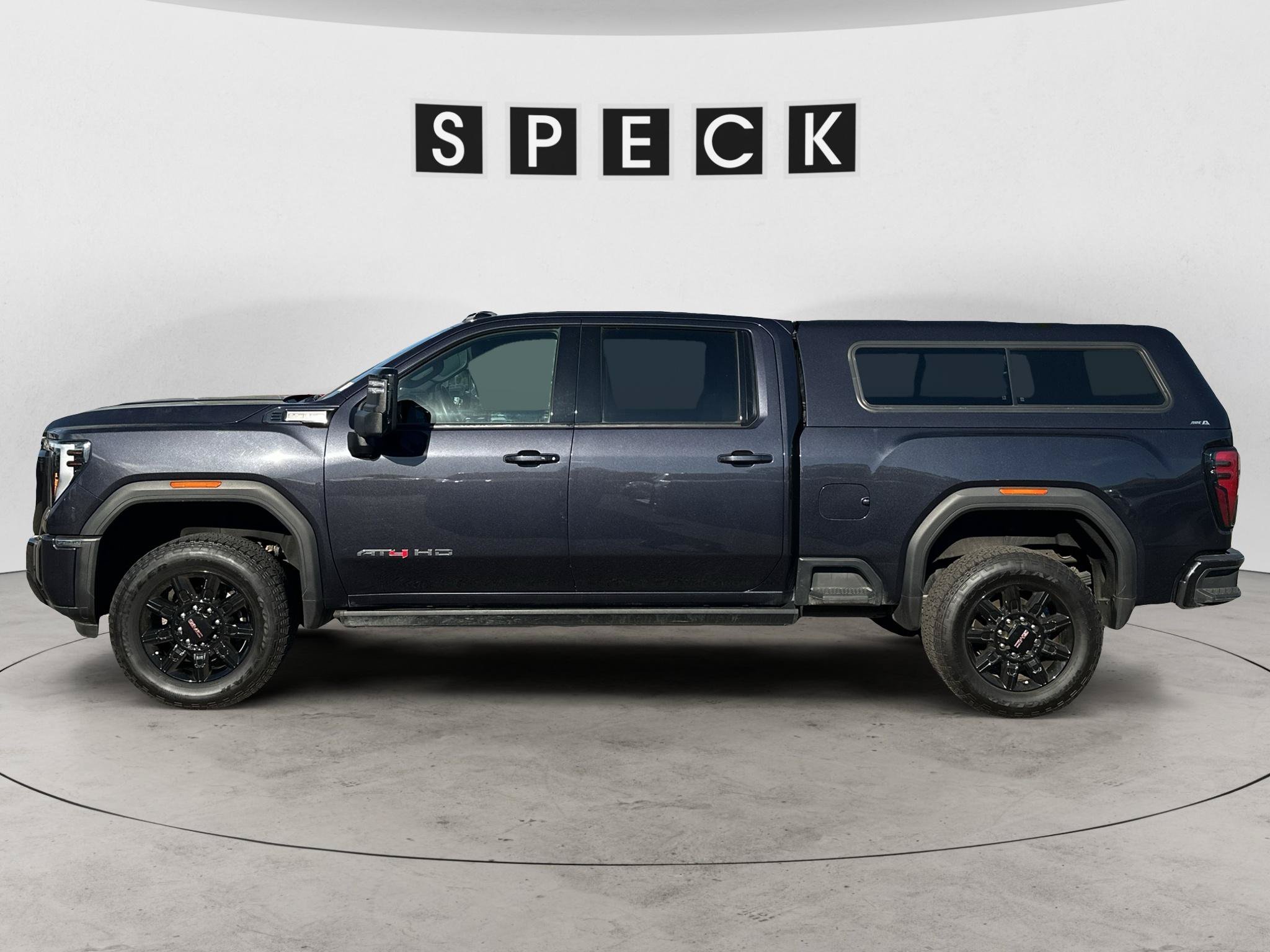 Used 2024 GMC Sierra 2500 AT4 w/ AT4 Premium Plus Package AWD/4WD image 2
