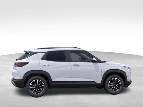 New 2026 Chevrolet TrailBlazer LT w/ LT Cold Weather Package FWD image 5
