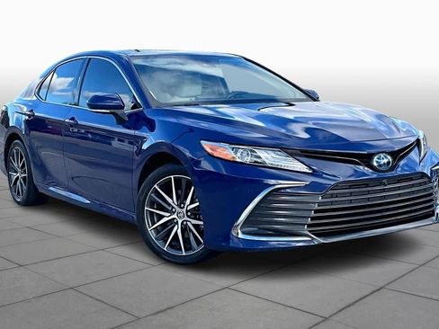 Used 2024 Toyota Camry XLE image 2