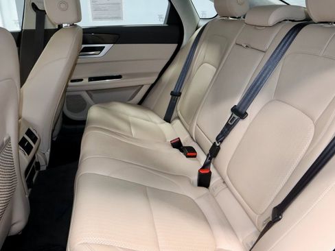 Used 2020 Jaguar XF Prestige image 21