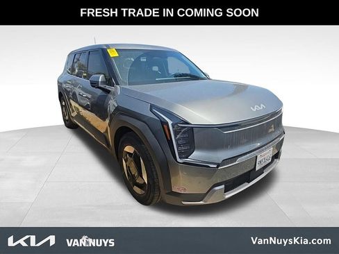 Used 2024 Kia EV9 Light Long Range RWD image 1