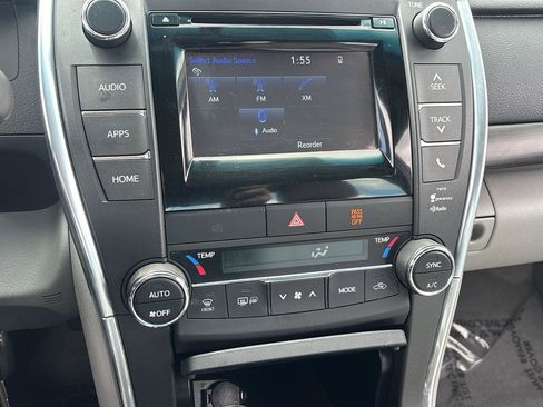 Used 2015 Toyota Camry XLE image 33