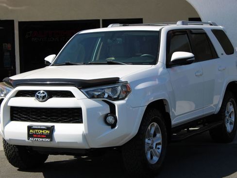 Used 2018 Toyota 4Runner SR5 Premium AWD/4WD image 1