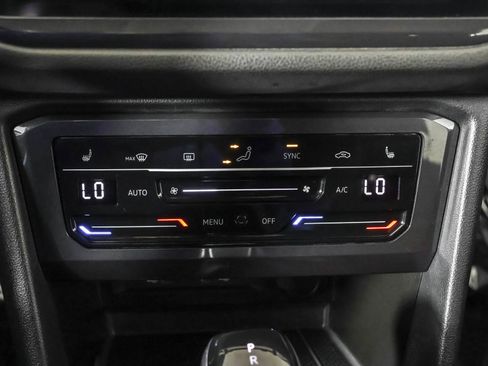 Used 2023 Volkswagen Tiguan SE image 29